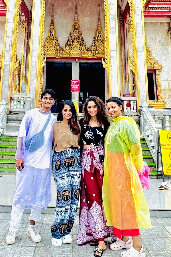 Actress Reba Monica John Trip to Thailand with family Photos11