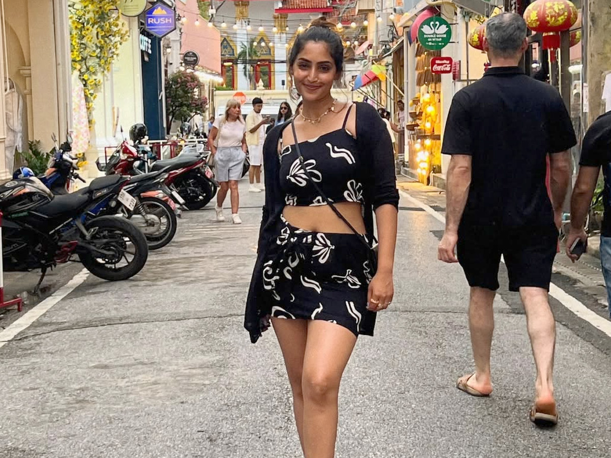 Actress Reba Monica John Trip to Thailand with family Photos6