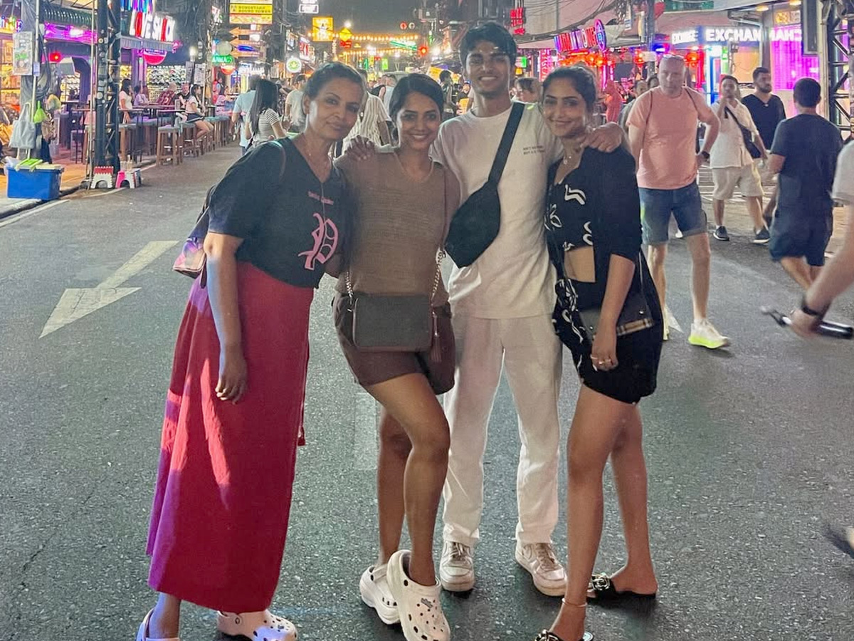 Actress Reba Monica John Trip to Thailand with family Photos7