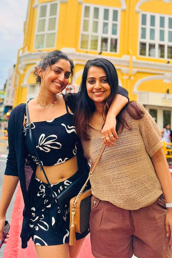 Actress Reba Monica John Trip to Thailand with family Photos10