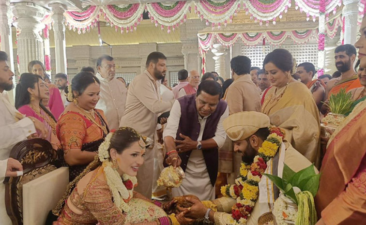 Senior Actress Sumalatha son Abhishek wedding Anniversary Photos5