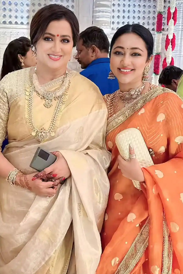 Senior Actress Sumalatha son Abhishek wedding Anniversary Photos8