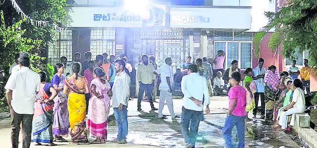 నాలుగు క్వింటాళ్ల పీడీఎస్ బియ్యం పట్టివేత2
