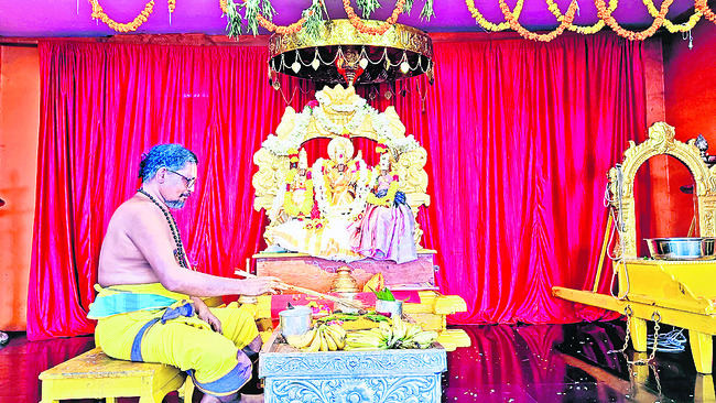 స్వర్ణ కవచధారణలో రామయ్య2