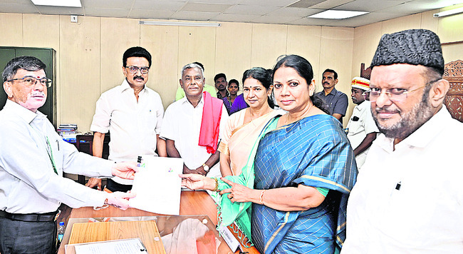 ● నామినేషన్ల దాఖలు ● ఏకగ్రీవమైనట్టే 1