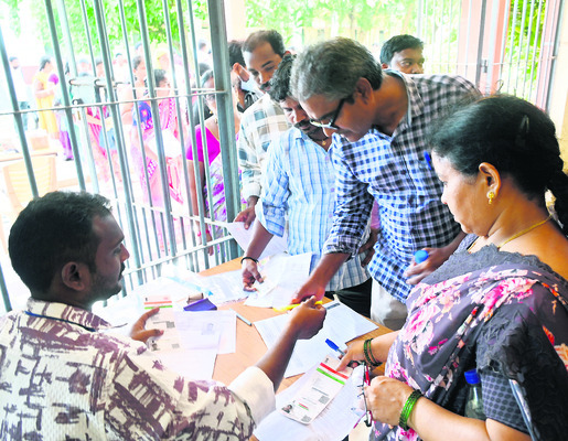 ప్రశాంతంగా డీఎస్సీ పరీక్షలు ప్రారంభం 1