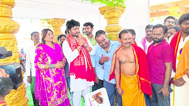 విగ్రహ ప్రతిష్ఠాపనోత్సవాలు 
3