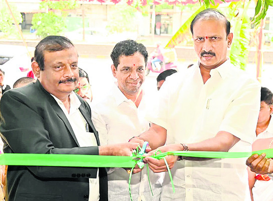 కీర్తి మెడికల్‌ స్టోర్స్‌ ప్రారంభం1