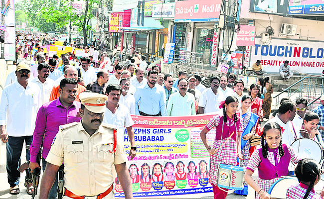 సర్కారు బడుల్లో అడ్మిషన్ల సంఖ్య పెంచాలి1
