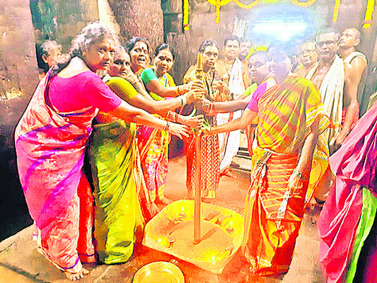 వైభవంగా శ్రీముఖలింగేశ్వరుని కల్యాణోత్సవం 1