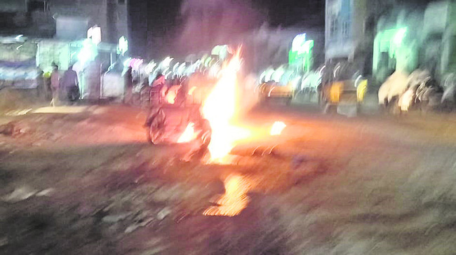 మోటార్ బైక్ దగ్ధం 1