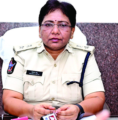 రాష్ట్రంలో మహిళలకు రక్షణ కరువు 1