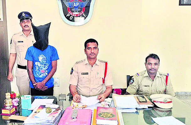 17 కేజీల గంజాయితో  వ్యక్తి అరెస్టు   2