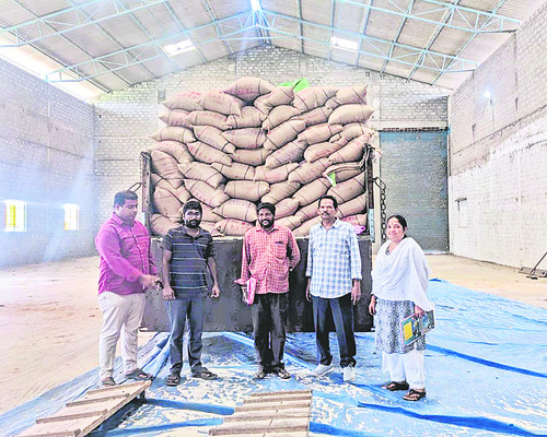 రేషన్ బియ్యం లారీ పట్టివేత 1