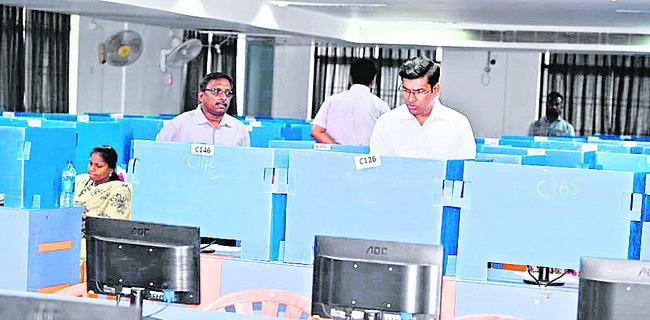 ప్రశాంతంగా డీఎస్సీ పరీక్ష1