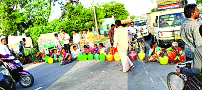 తాగునీటి సమస్యపై స్పందించరేం?1