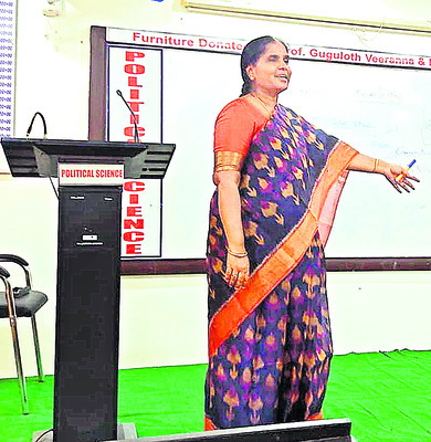 పరిశోధనా పద్ధతులపై అవగాహన ఉండాలి1