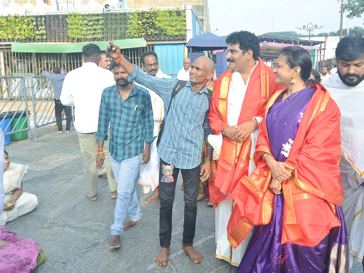 Anchor Suma, Rajiv Kanakala Visit Tirumala Photos11