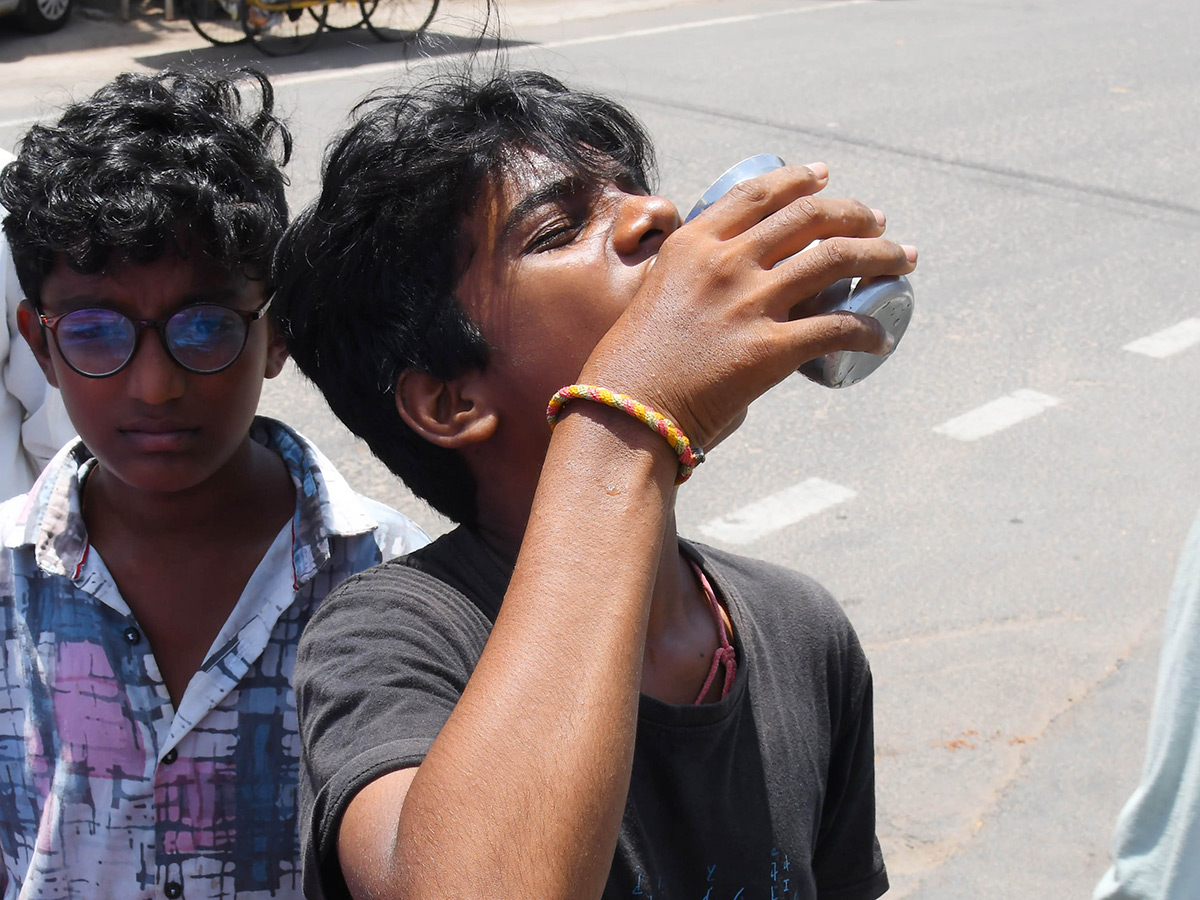 High Temperatures Recording In Andhra pradesh Photos23