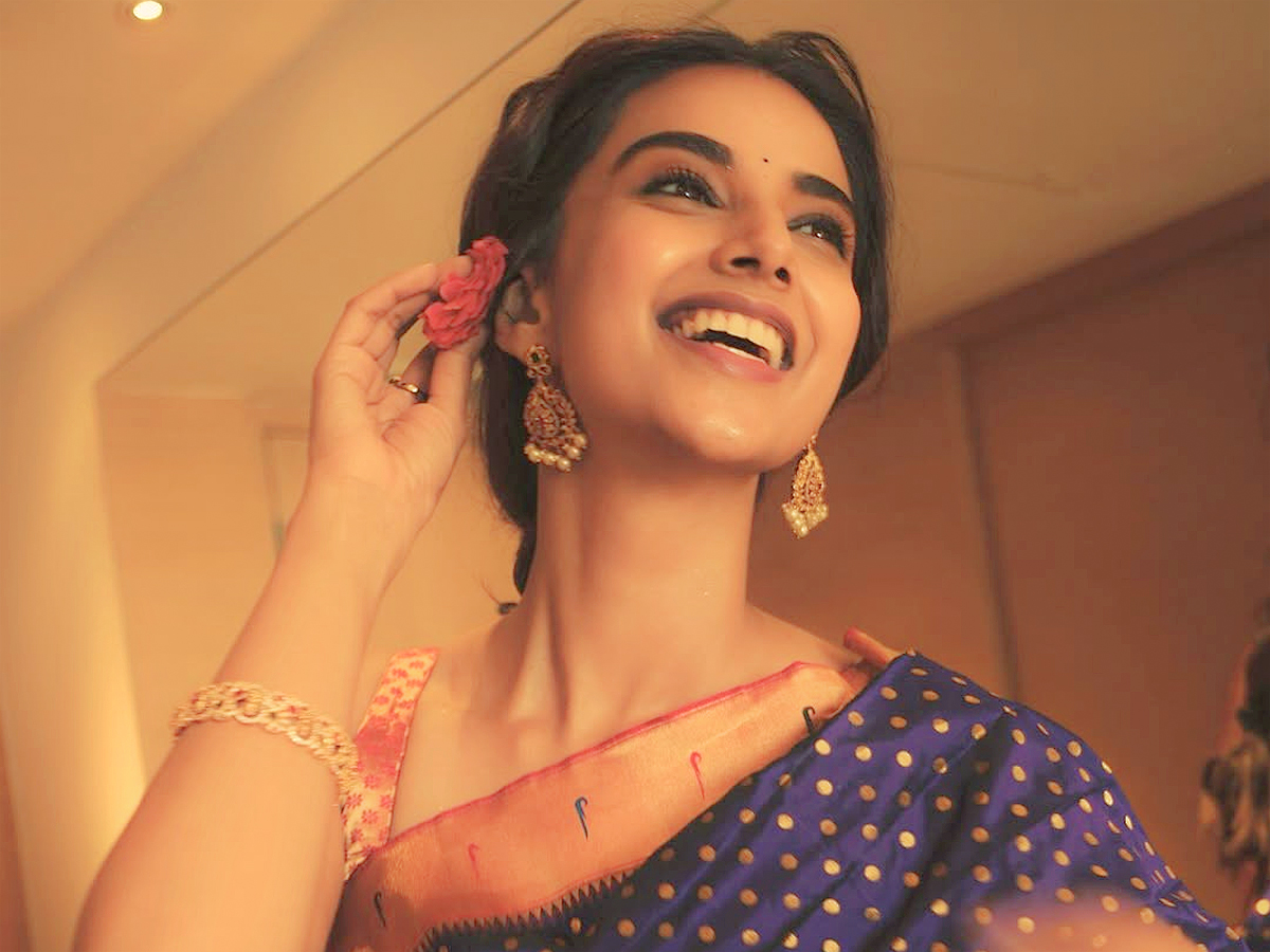Tollywood Actress Meenakshi Chaudhary HD Photo Gallery1