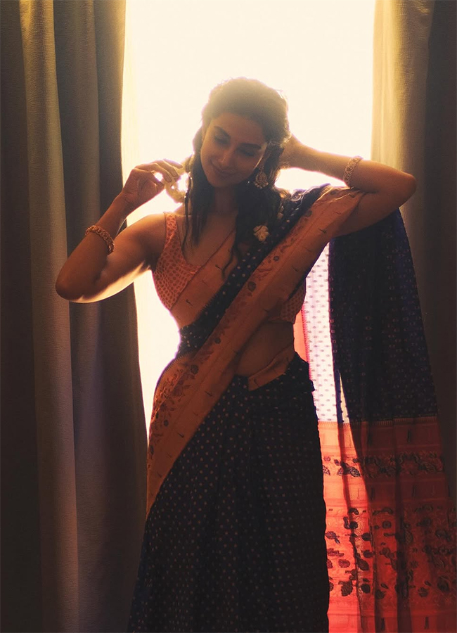 Tollywood Actress Meenakshi Chaudhary HD Photo Gallery10