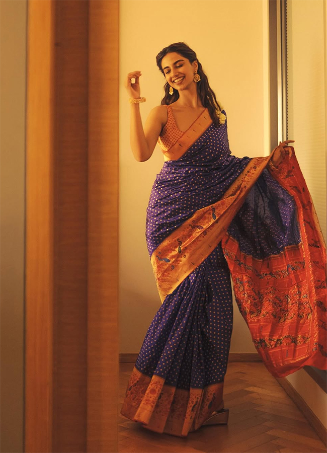 Tollywood Actress Meenakshi Chaudhary HD Photo Gallery12