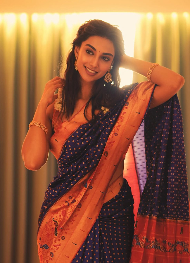 Tollywood Actress Meenakshi Chaudhary HD Photo Gallery18