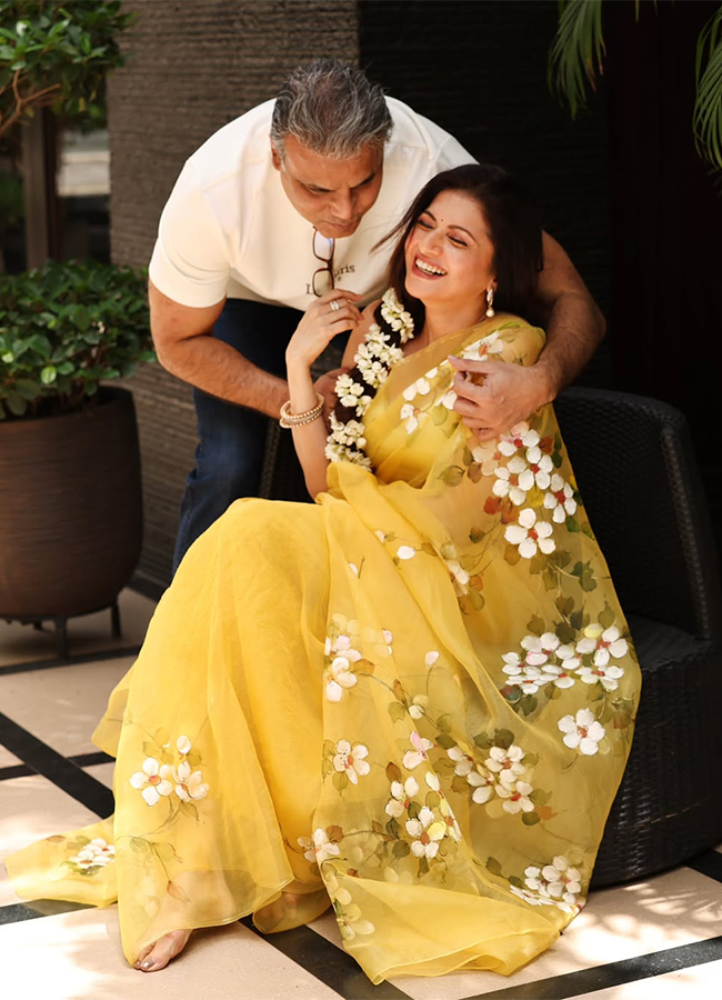actress bhagyashree husband love propose HD Pics3