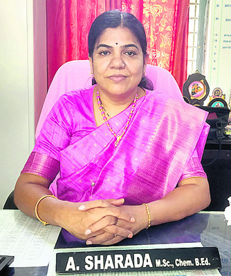 పాటల రూపంలో వృత్తి ధర్మాన్ని ఆచరిస్తూ..1