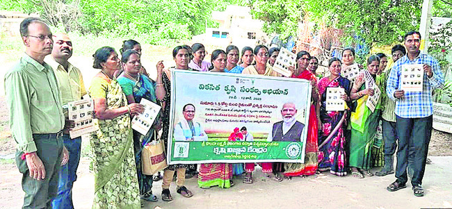 లాభసాటి పంటల సాగుపై  రైతులు దృష్టి సారించాలి1