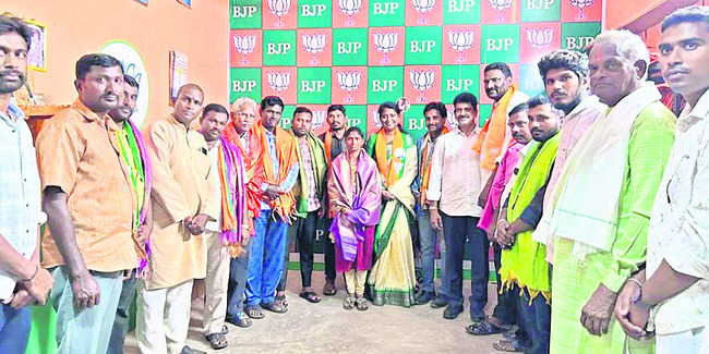 వైభవంగా గరుడ వాహనసేవ1