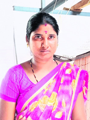నెలకు మూడు చీరలు.. 
1