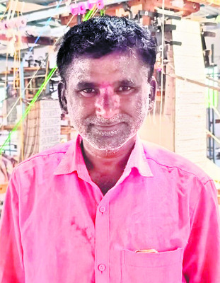 నెలకు మూడు చీరలు.. 
3