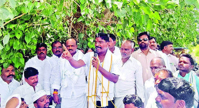 ఆర్డీటీ లైసెన్స్ పునరుద్ధరించేదాకా పాదయాత్ర1