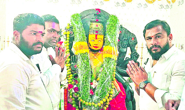 ప్రభుత్వ స్కూల్కు టీచర్ కూతురు
3