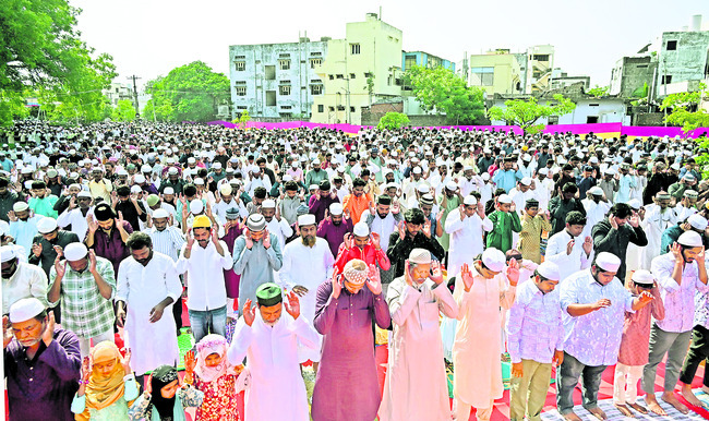 భక్తిశ్రద్ధలతో బక్రీద్1