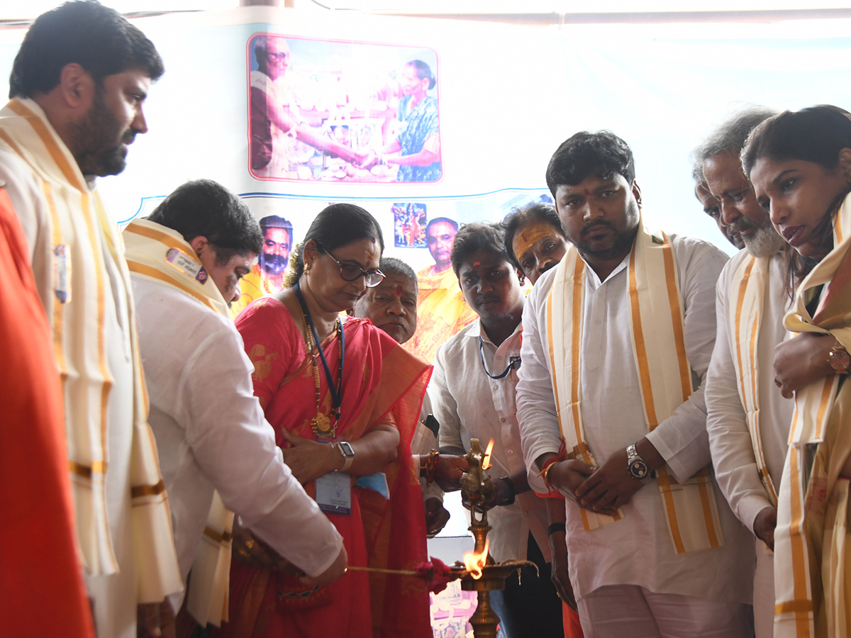Chepa Mandu Prasadam In Nampally Exhibition Grounds Hyderabad19
