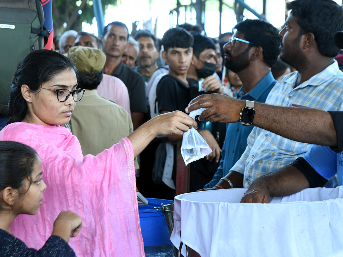 Chepa Mandu Prasadam In Nampally Exhibition Grounds Hyderabad31