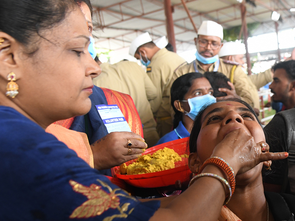 Chepa Mandu Prasadam In Nampally Exhibition Grounds Hyderabad8