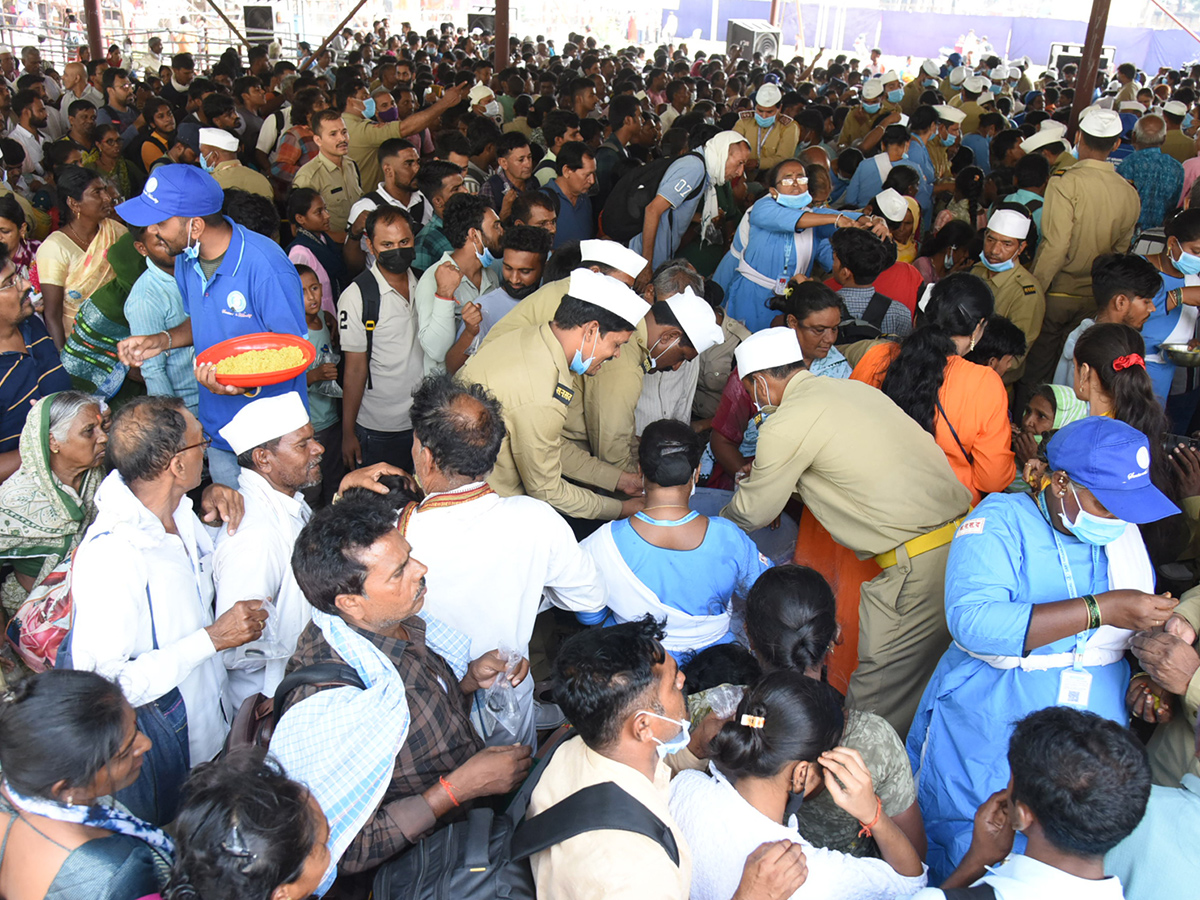 Chepa Mandu Prasadam In Nampally Exhibition Grounds Hyderabad9