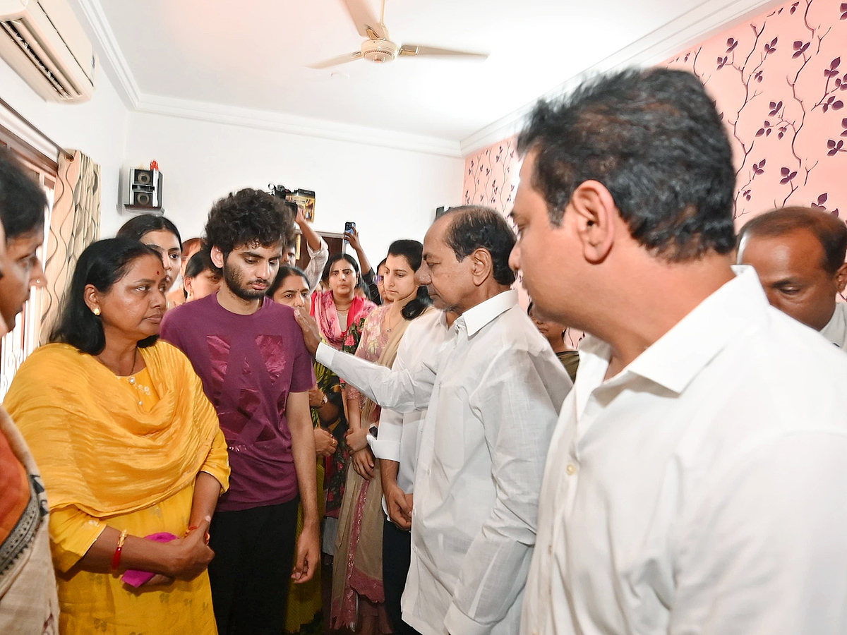 KCR Emotional On Seeing MLA Maganti Gopinath Photos12