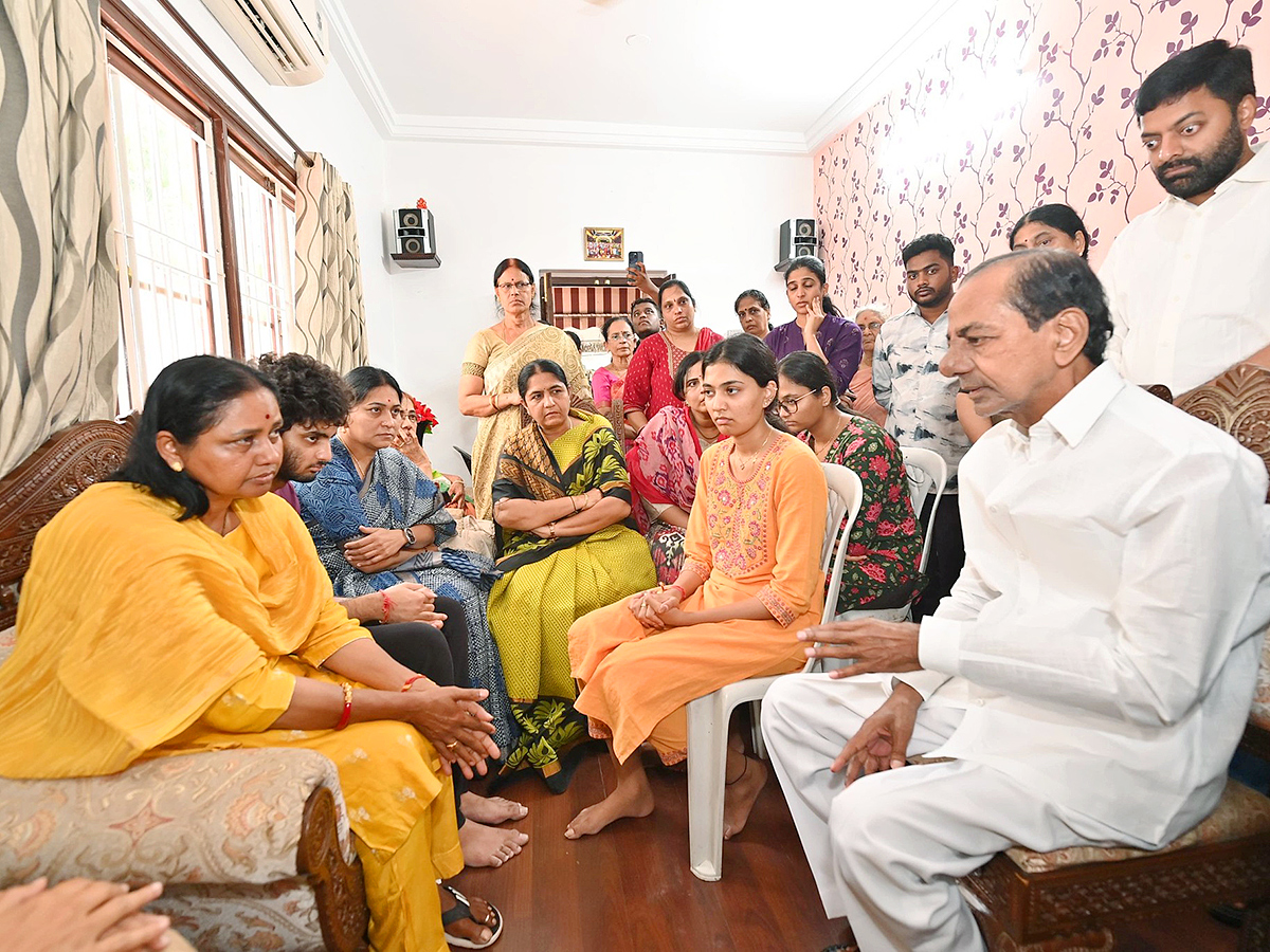 KCR Emotional On Seeing MLA Maganti Gopinath Photos2