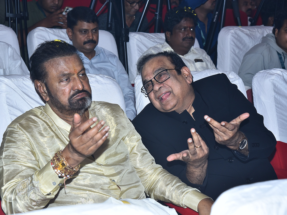 Manchu Vishnu's Kannappa Movie Pre Release Event In Guntur: Photos10