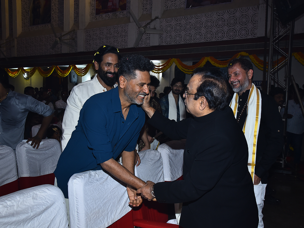 Manchu Vishnu's Kannappa Movie Pre Release Event In Guntur: Photos5