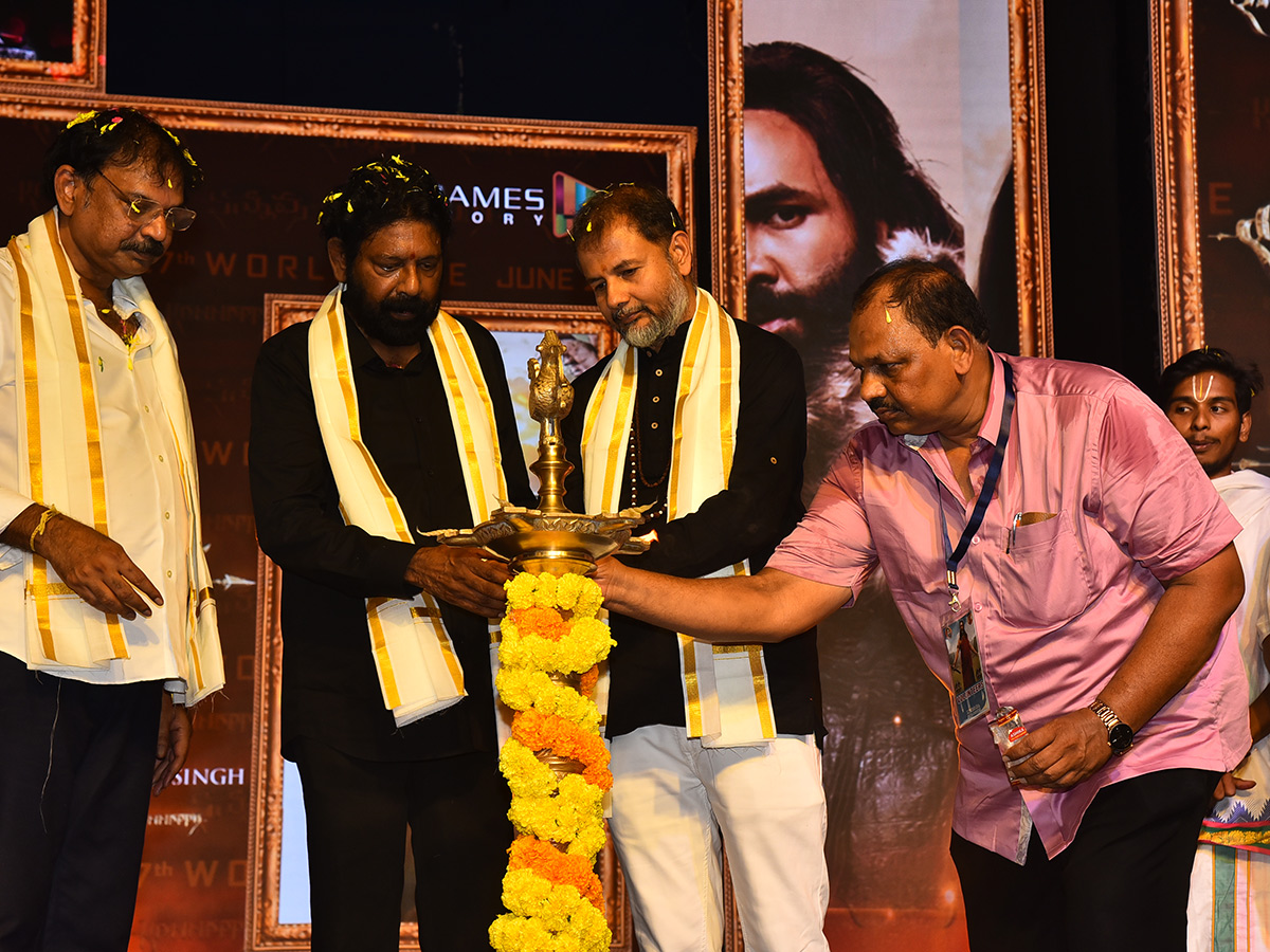 Manchu Vishnu's Kannappa Movie Pre Release Event In Guntur: Photos9