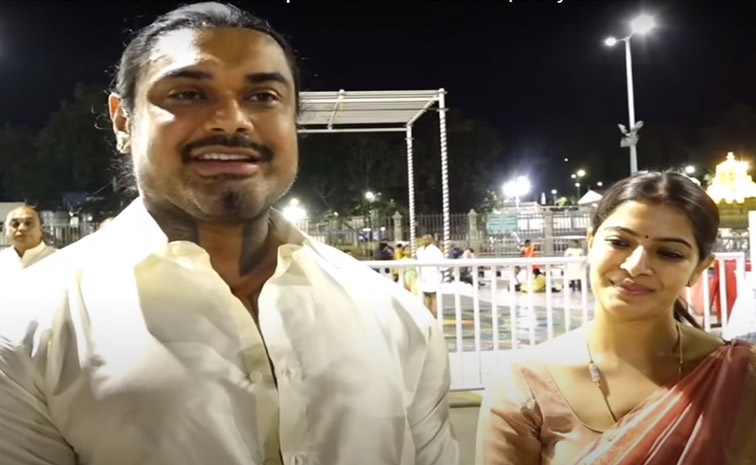 Varalaxmi Sarathkumar Visits Tirumala With Her Husband Photos9