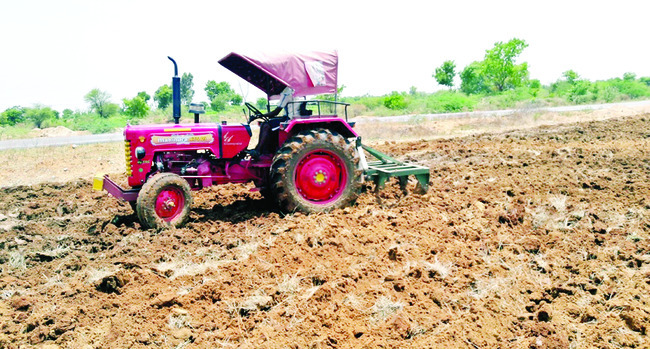  అరకొరలోనూ పచ్చనేతలకే ప్రాధాన్యం 
2