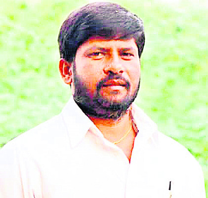 ఎన్నికల సమయంలో ఓట్ల కోసం గారడీ
2