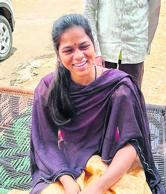 ఆదివాసీ బిడ్డ చదువుకు అడ్డంకులు1