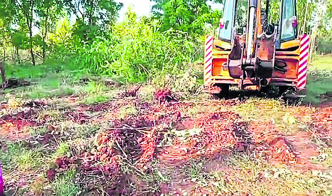 భూవివాదంలో మహిళకు గాయాలు 1
